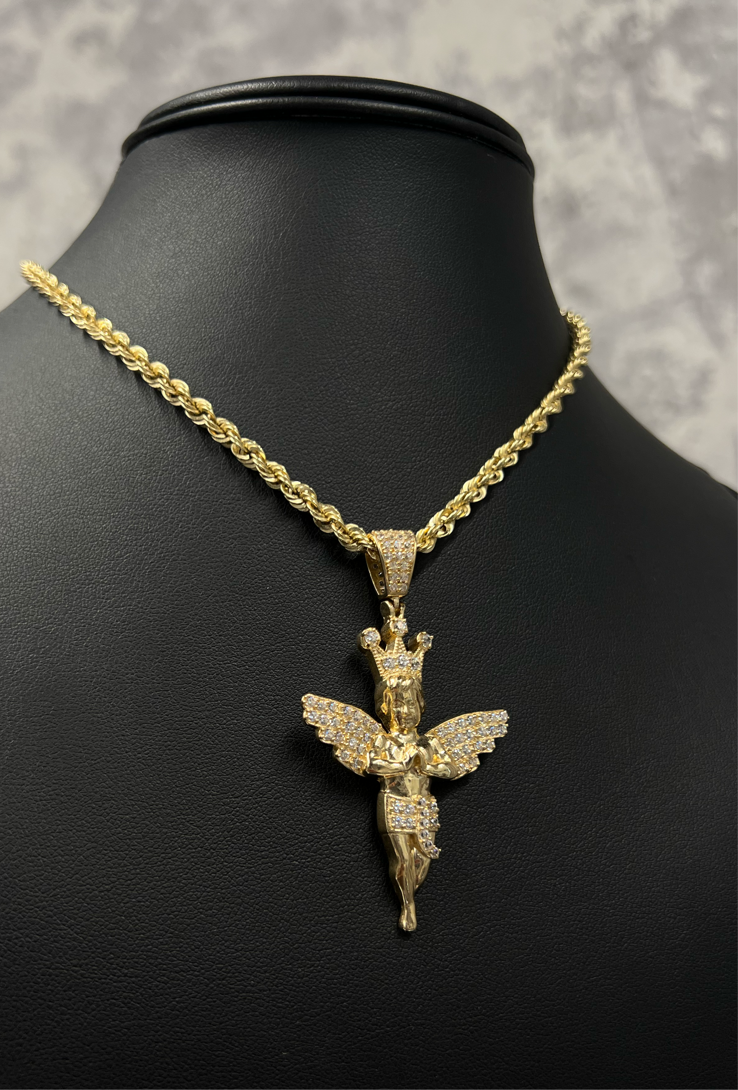 14K HOLLOW ROPE CHAIN WITH ANGEL PENDANT