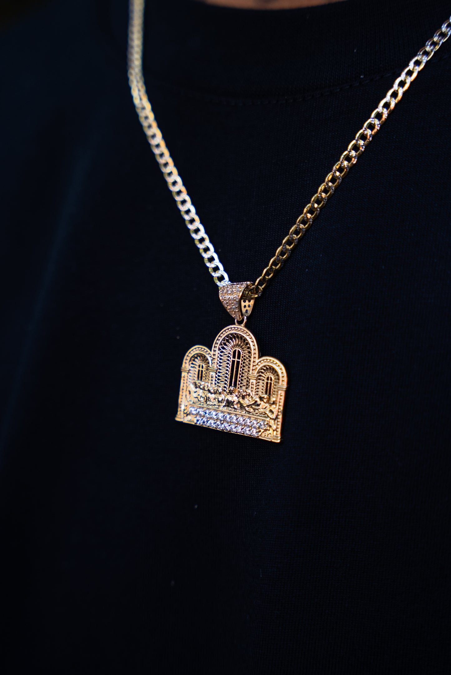 14K HOLLOW CUBAN CHAIN AND SANTA CENA PENDANT