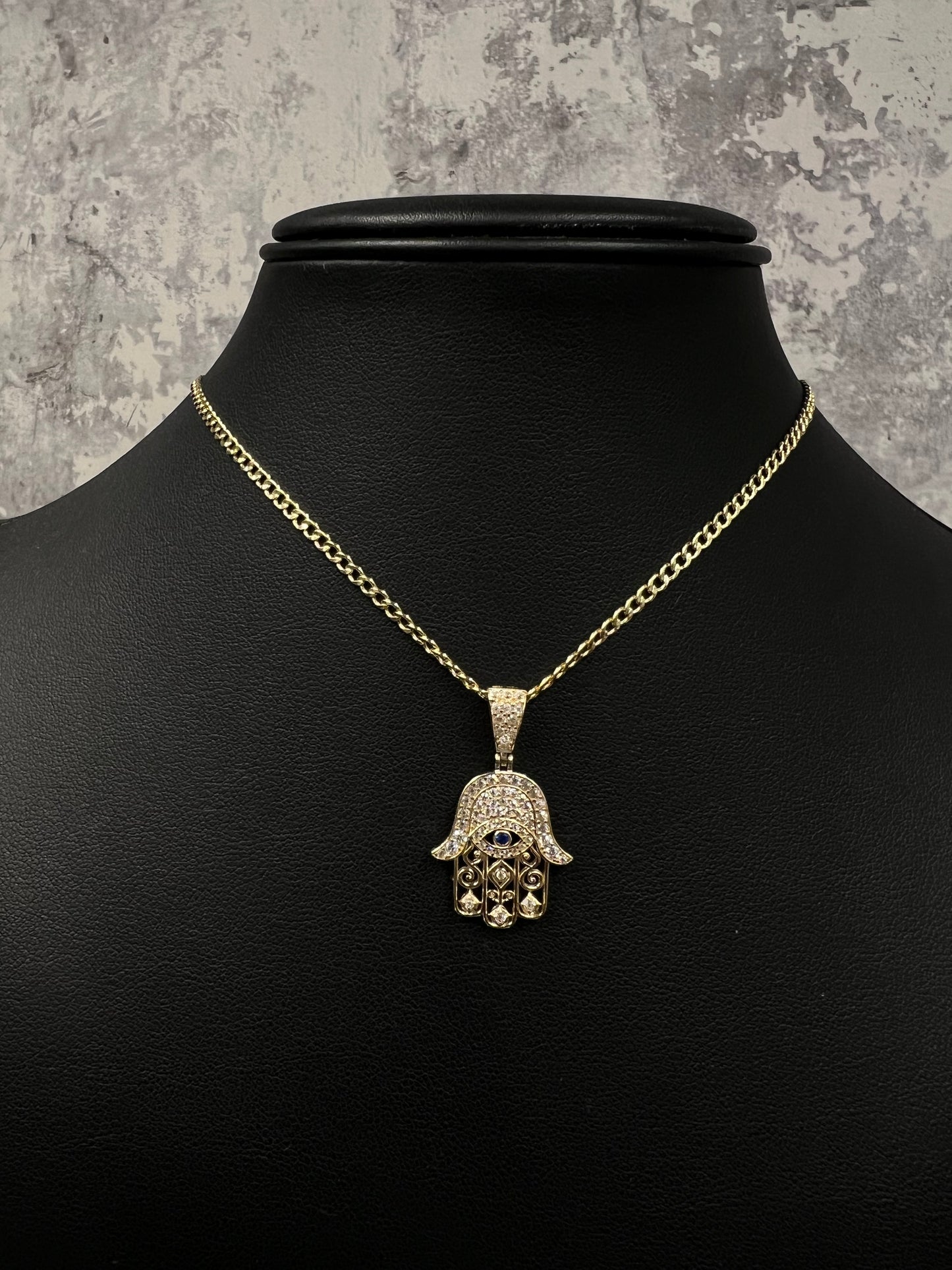 14k HOLLOW CUABAN CHAIN WITH HAMSA PENDANT