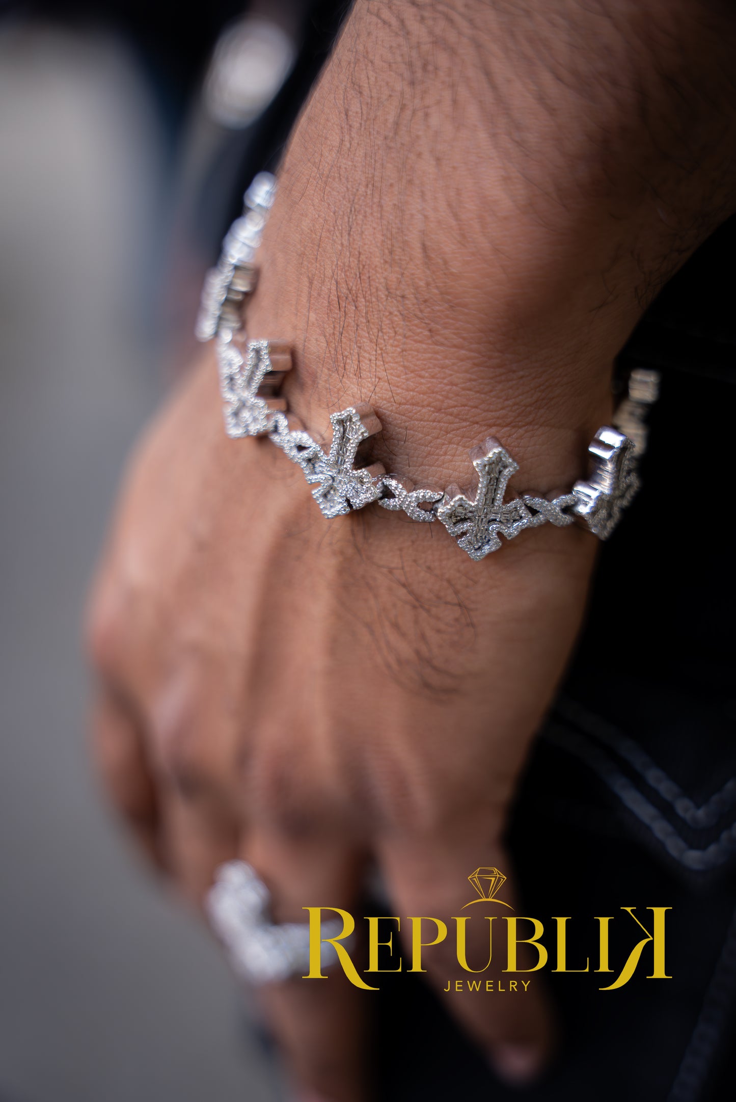 10K VS DIAMONDS CROSS BRACELET