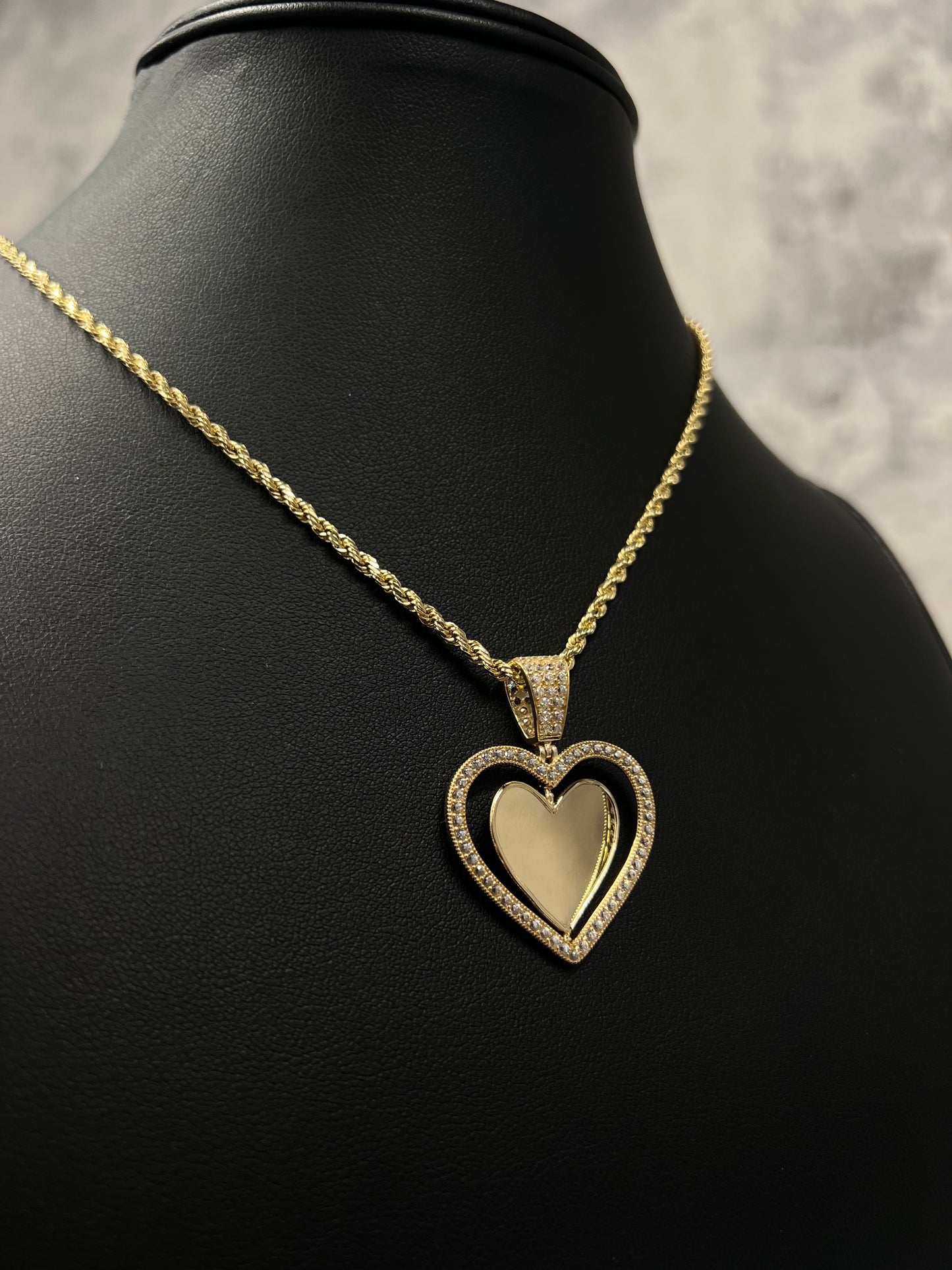 14K HOLLOW ROPE CHAIN WITH HEART “PIC” PENDANT (2 PICTURES)