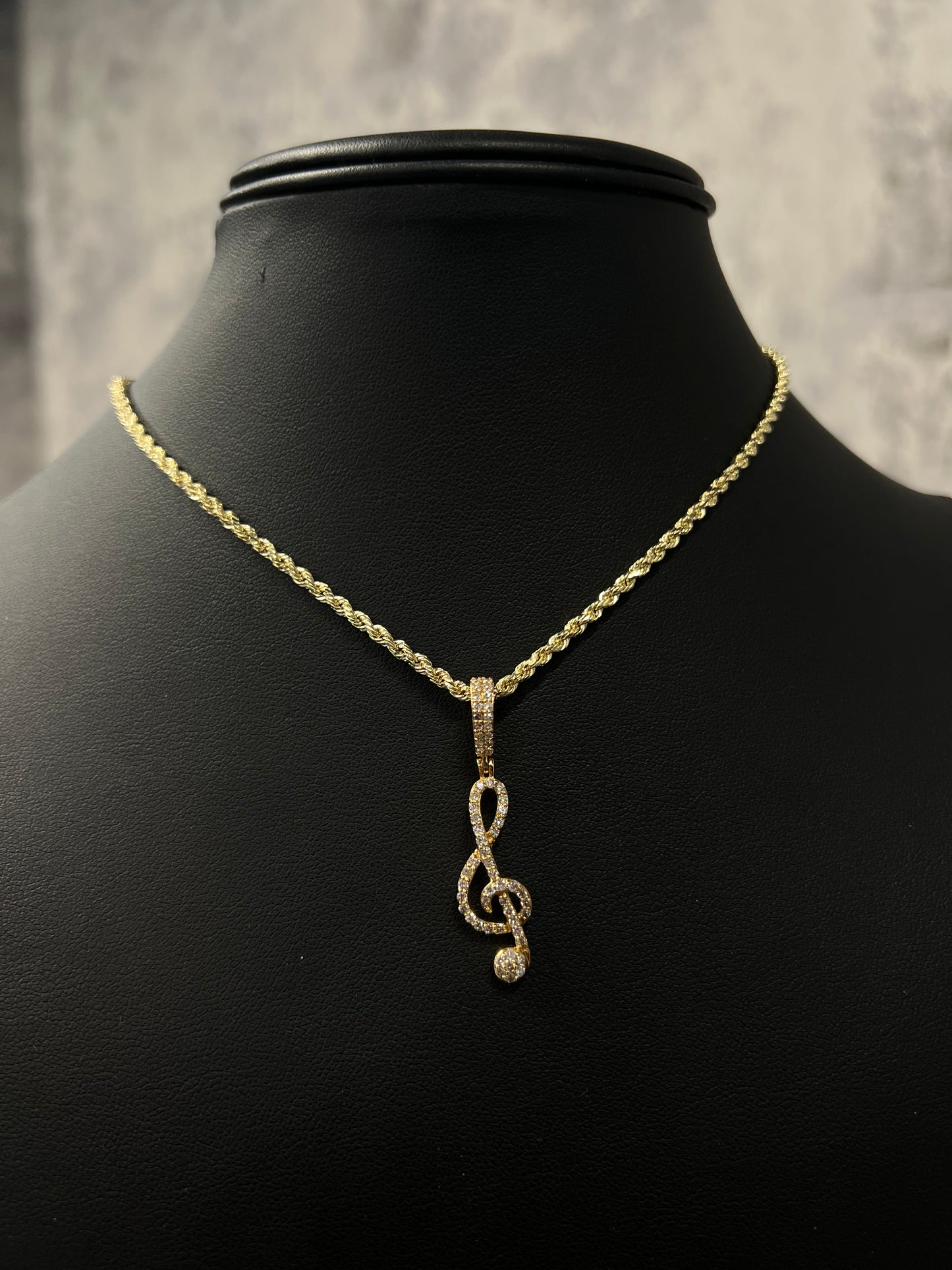 14K HOLLOW ROPE CHAIN WITH MUSIC NOTES PENDANT