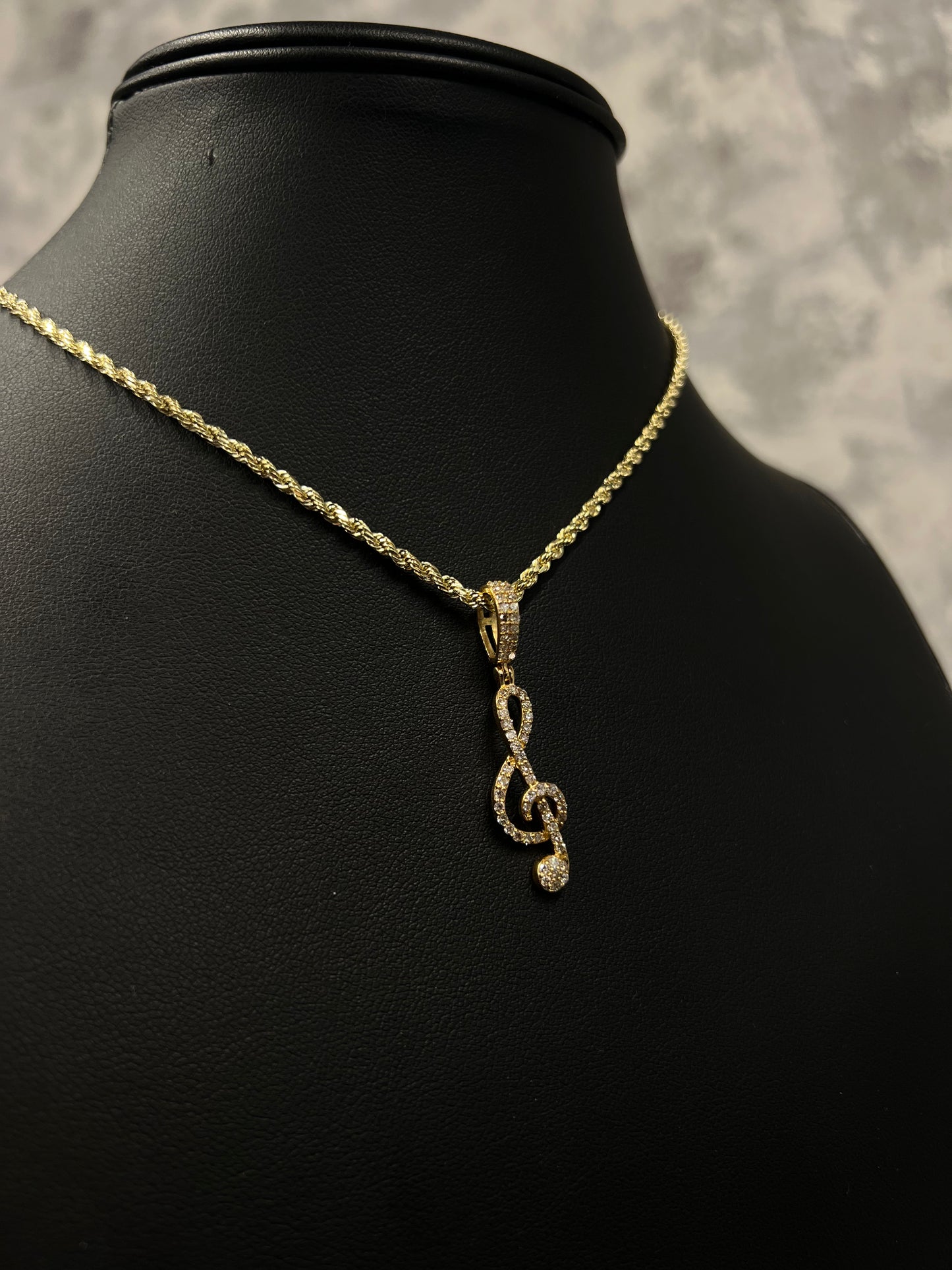 14K HOLLOW ROPE CHAIN WITH MUSIC NOTES PENDANT