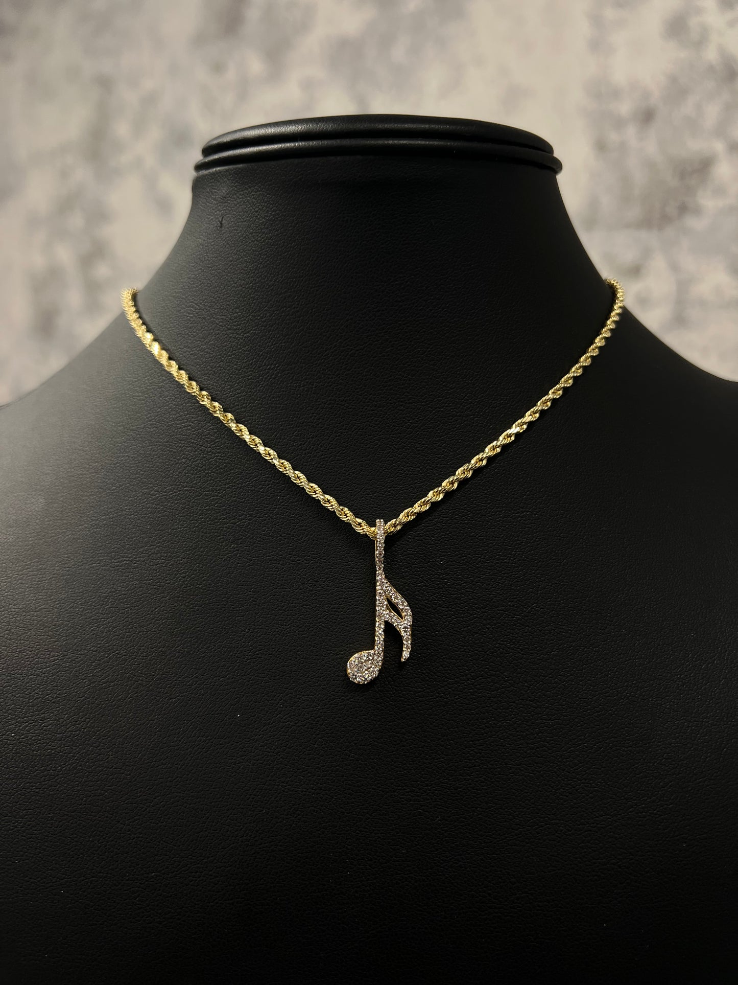 14K HOLLOW ROPE CHAIN WITH MUSIC NOTES PENDANT