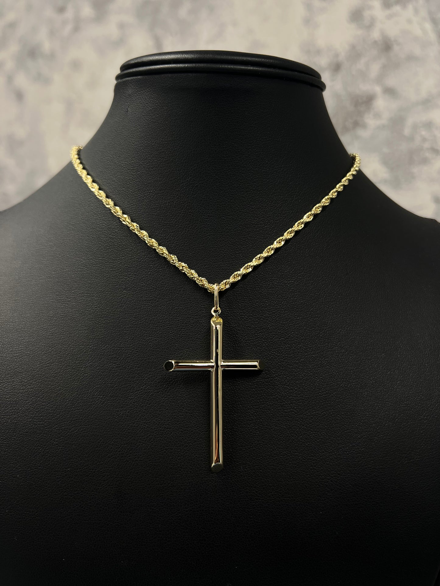 14K HOLLOW ROPE CHAIN WITH CROSS PENDANT