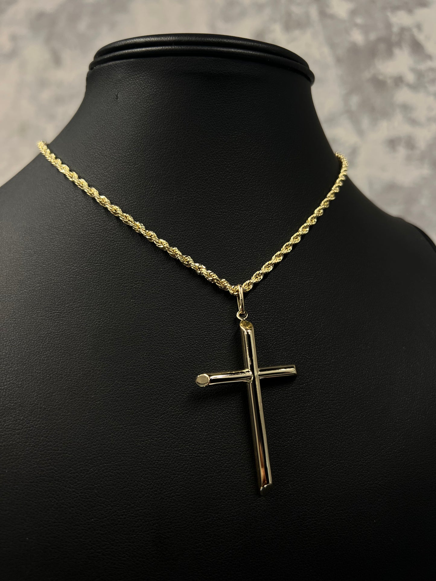 14K HOLLOW ROPE CHAIN WITH CROSS PENDANT