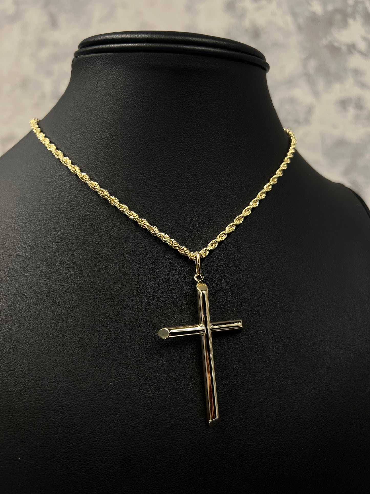 14K HOLLOW ROPE CHAIN WITH CROSS PENDANT