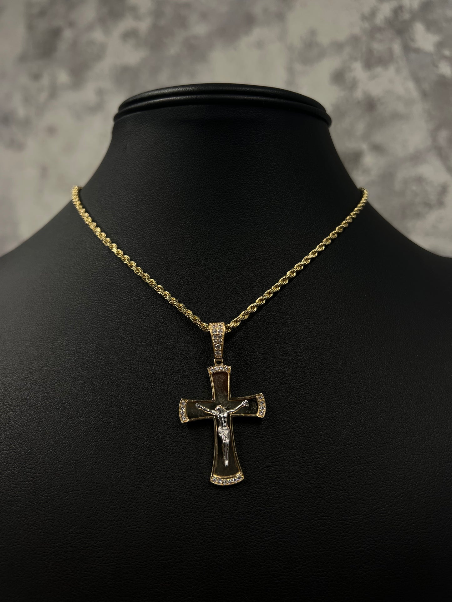 14K HOLLOW ROPE CHAIN WITH CROSS JESUS PENDANT