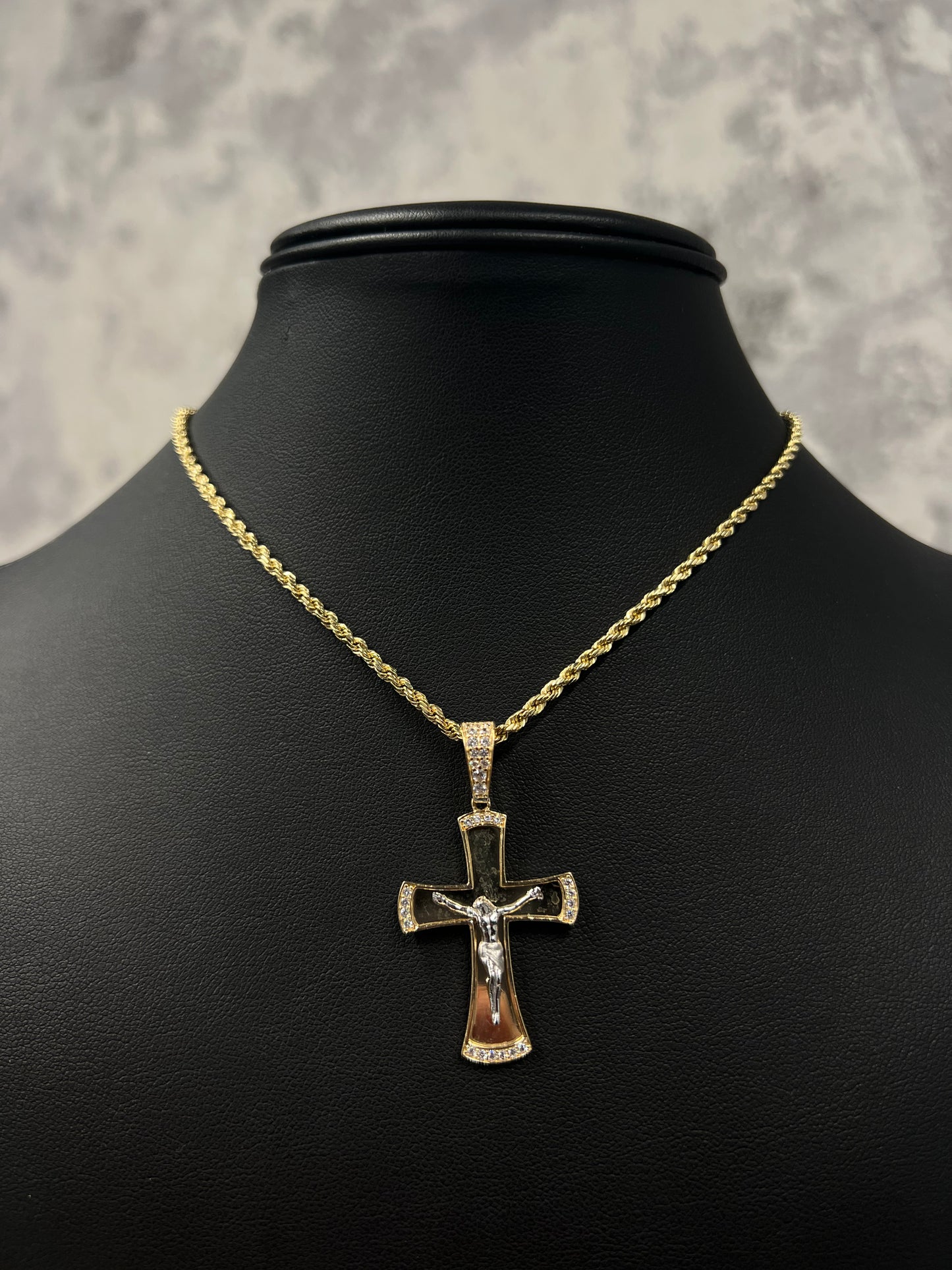 14K HOLLOW ROPE CHAIN WITH CROSS JESUS PENDANT