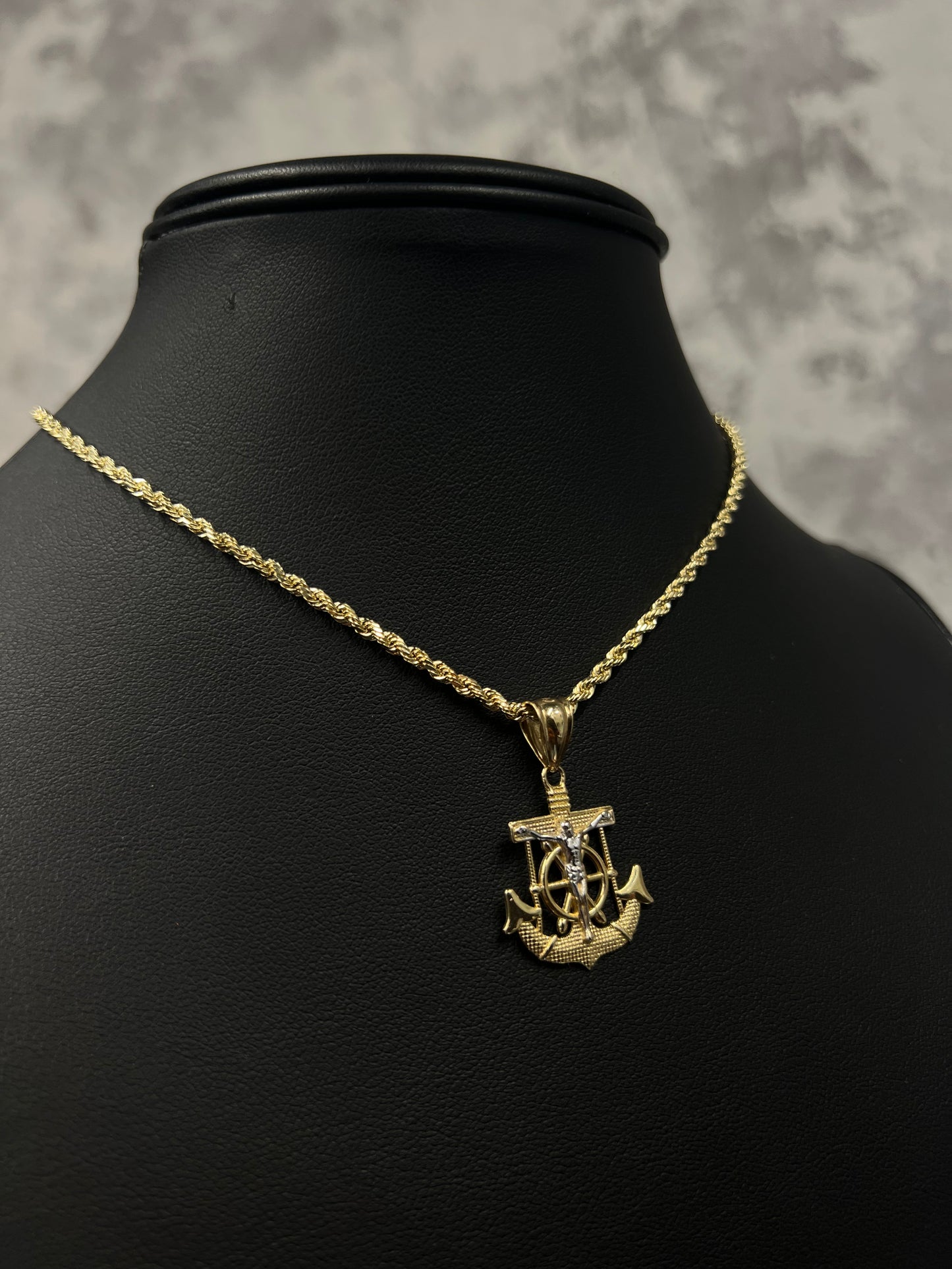 14K HOLLOW ROPE CHAIN WITH ANCHOR JESUS PENDANT