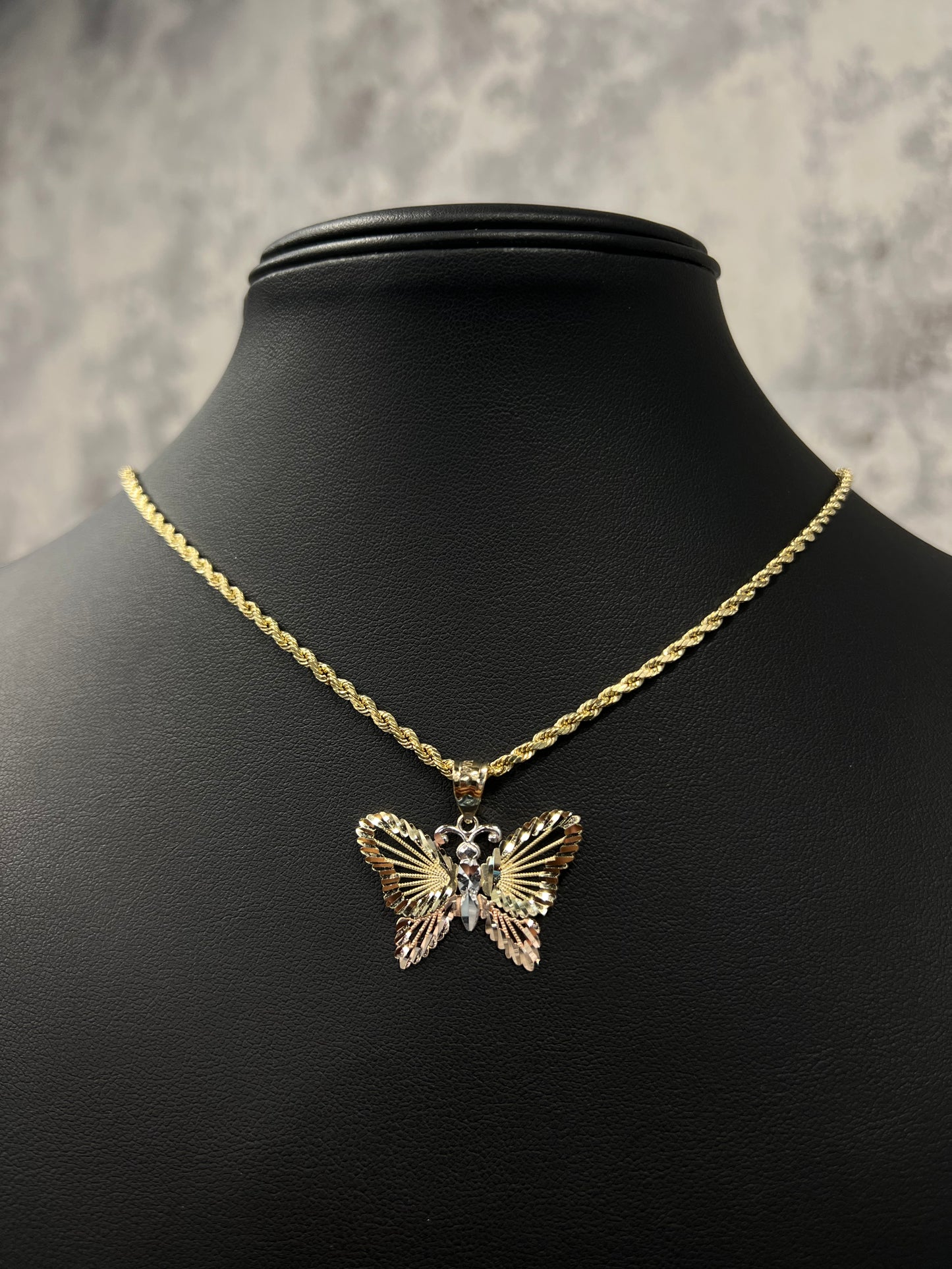 14K HOLLOW ROPE CHAIN WITH BUTTERFLY PENDANT