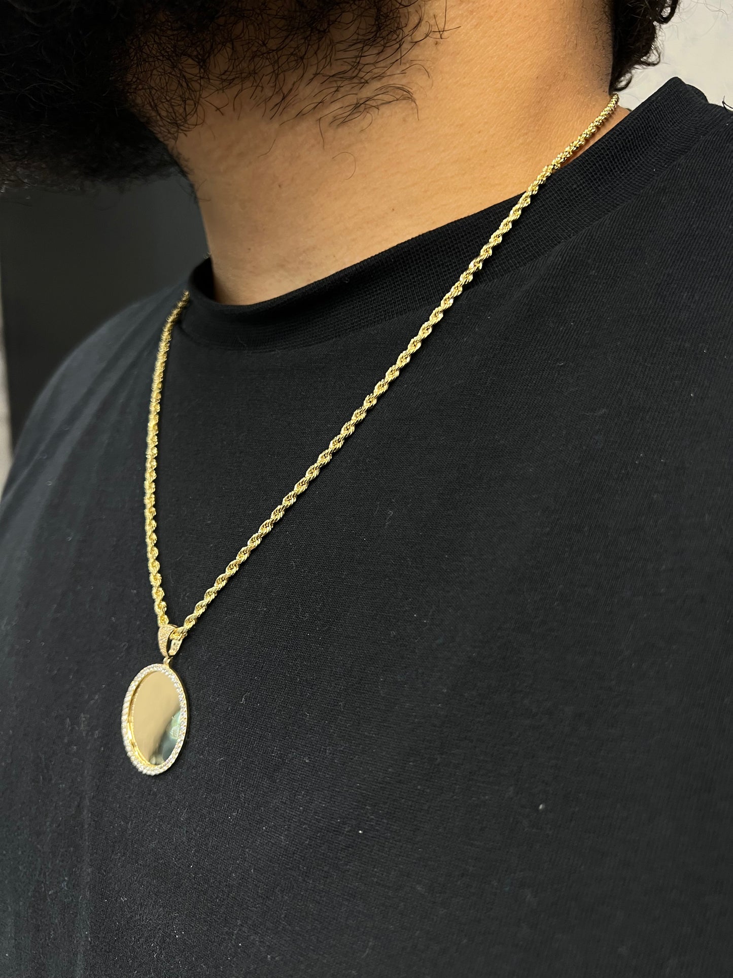 14K HOLLOW ROPE CHAIN WITH PICTURE PENDANT