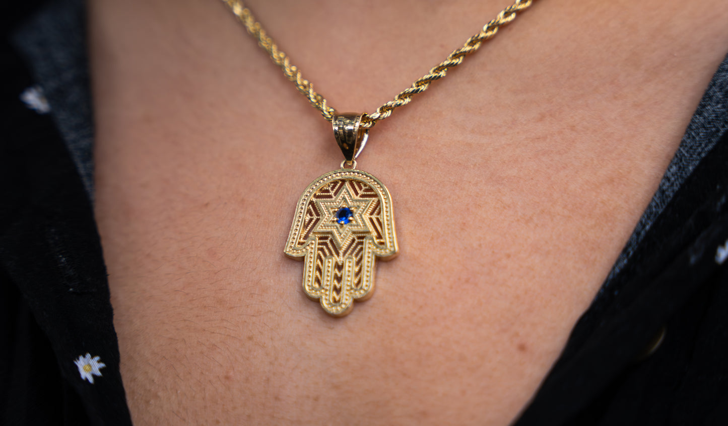 14K HOLLOW ROPE CHAIN WITH HAMSA PENDANT