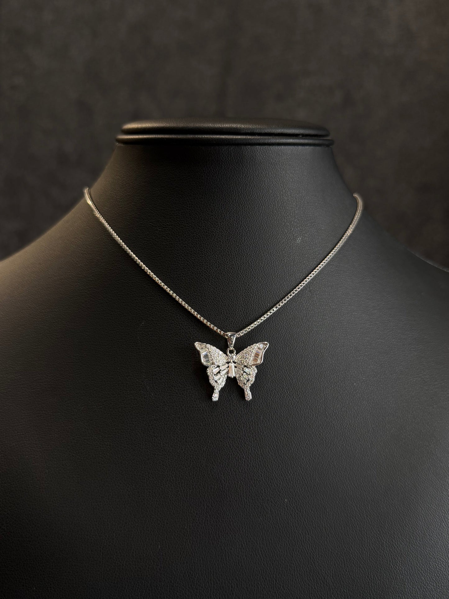 925 MOISSANITE PENDANTS + CHAIN