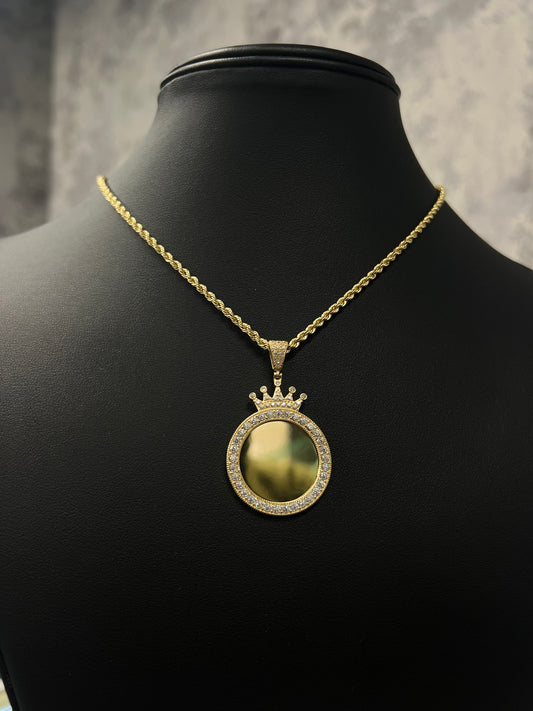 14K HOLLOW ROPE CHAIN WITH PICTURE PENDAT