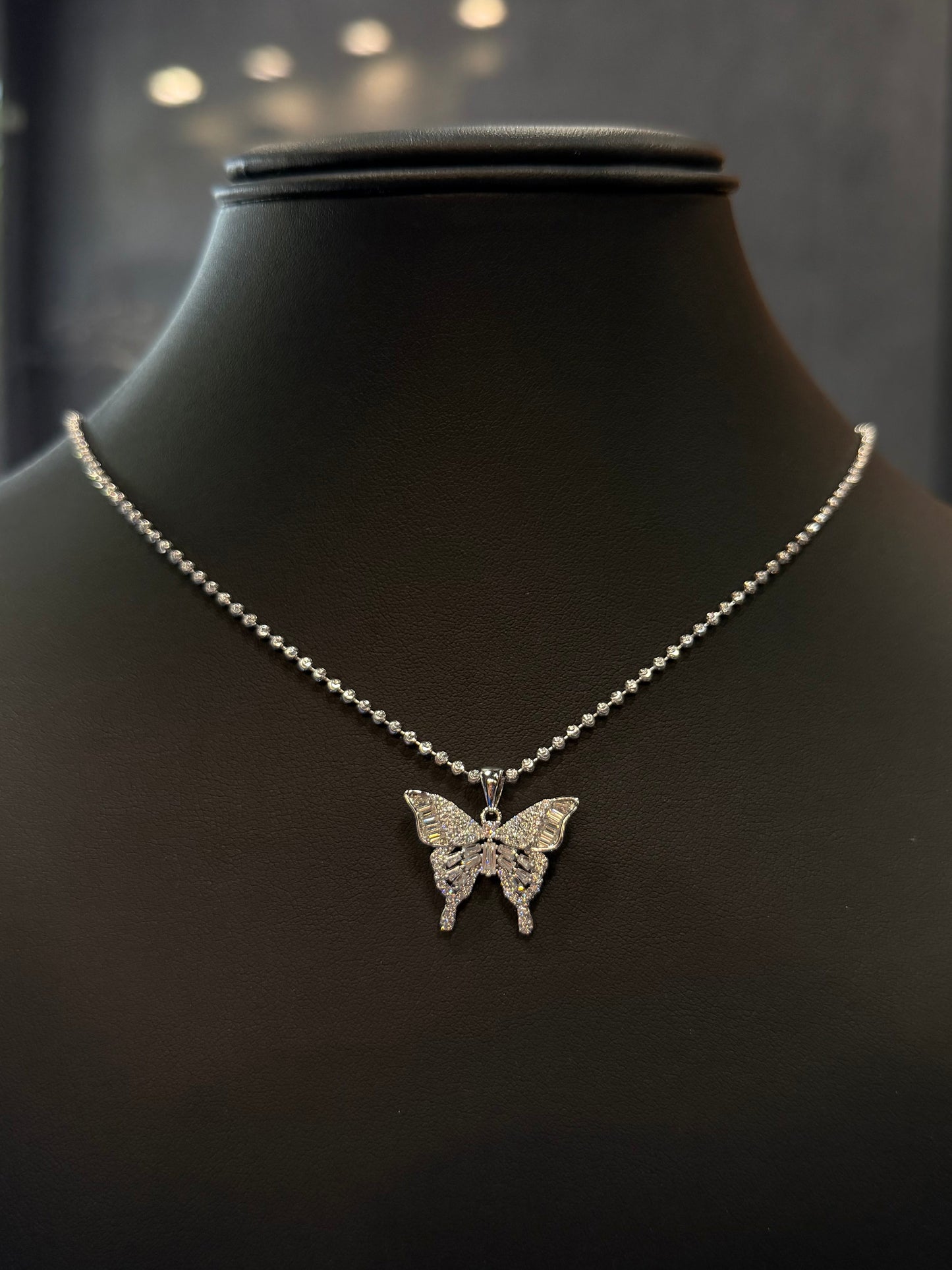 925 MOISSANITE PENDANT & MOON CUT CHAIN