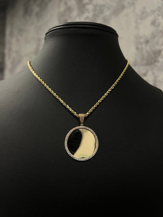 14K HOLLOW ROPE CHAIN WITH PICTURE PENDANT