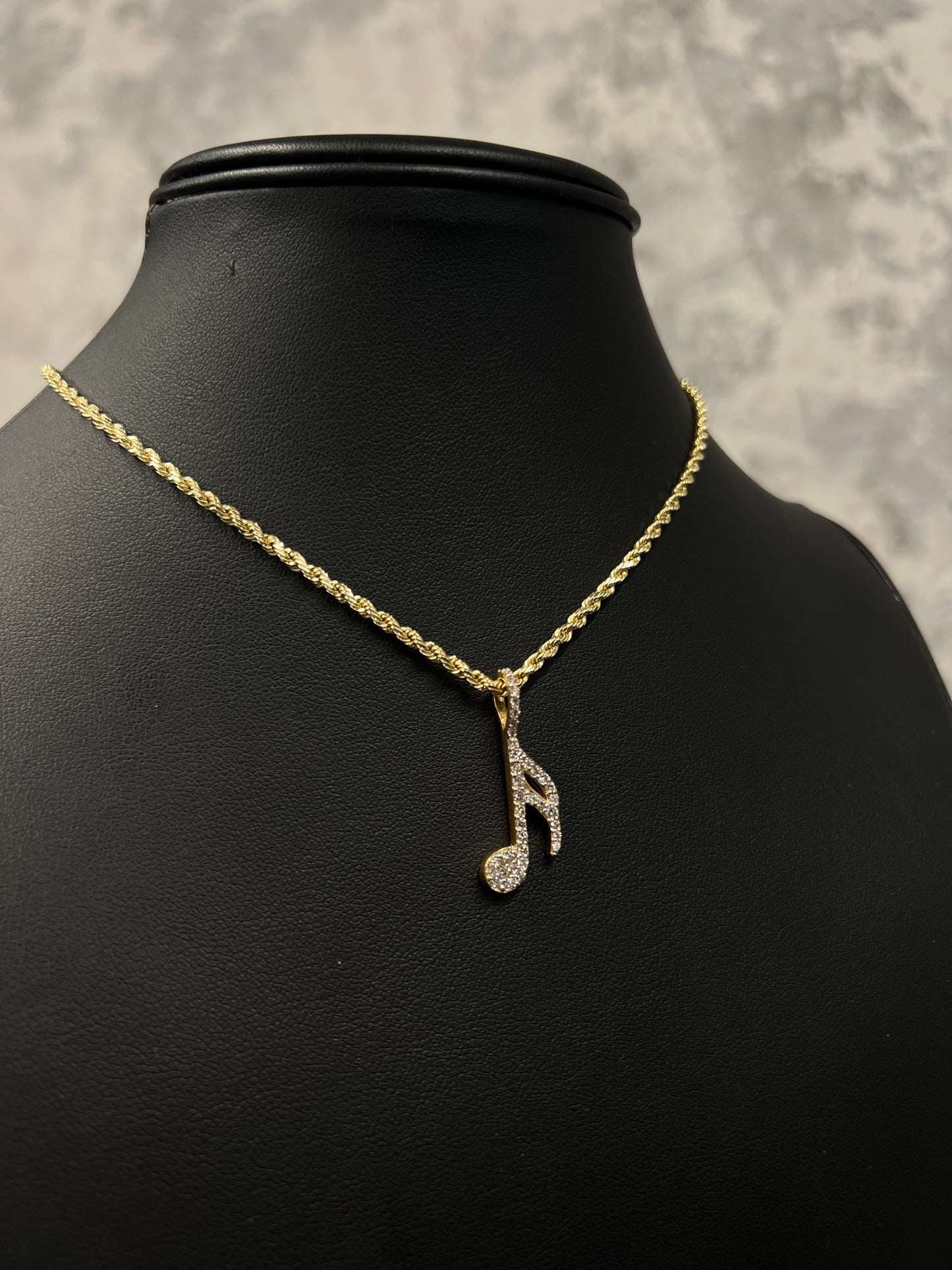 14K HOLLOW ROPE CHAIN WITH MUSIC NOTES PENDANT