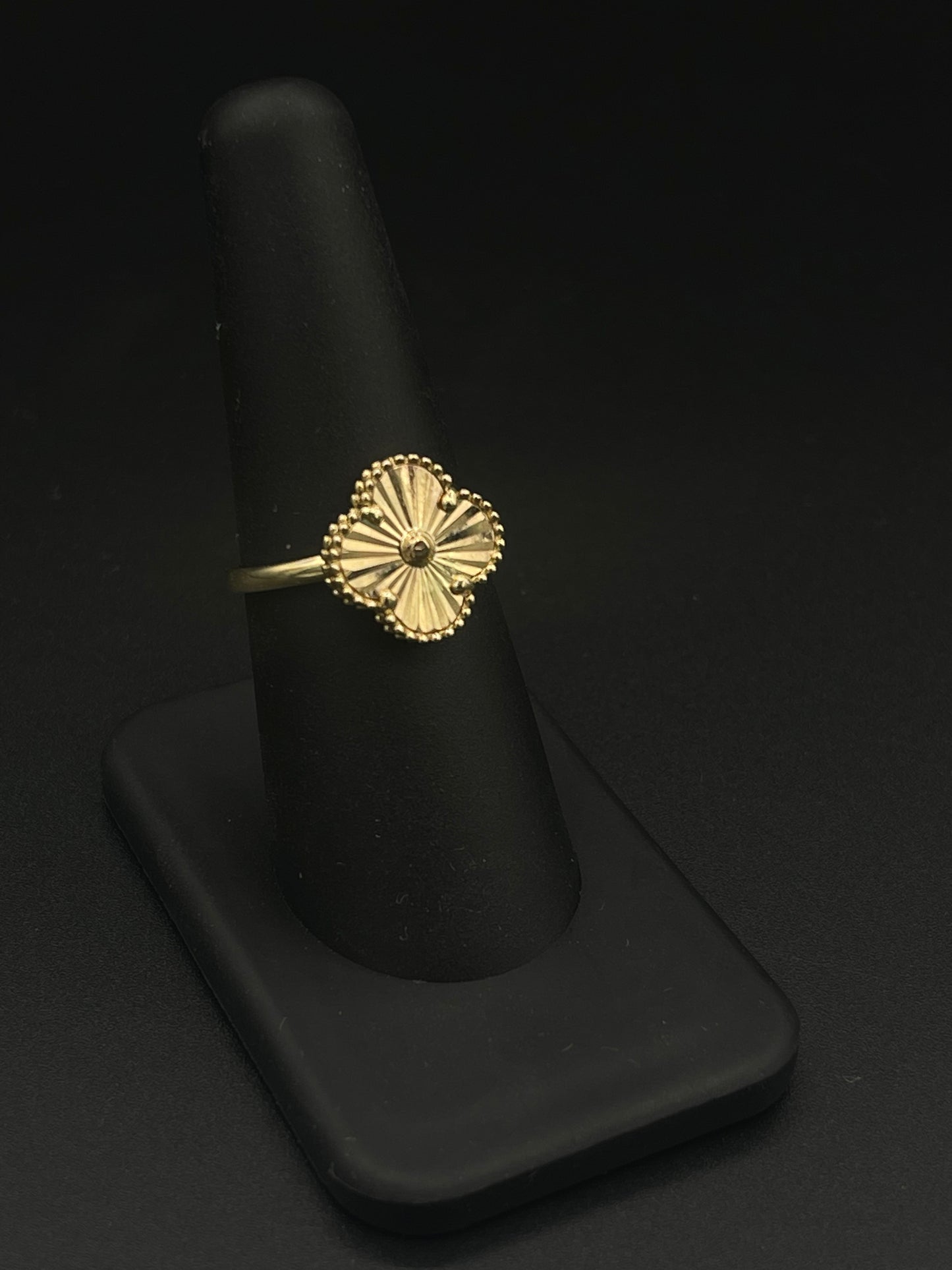 YELLOW GOLD CLOVER RING