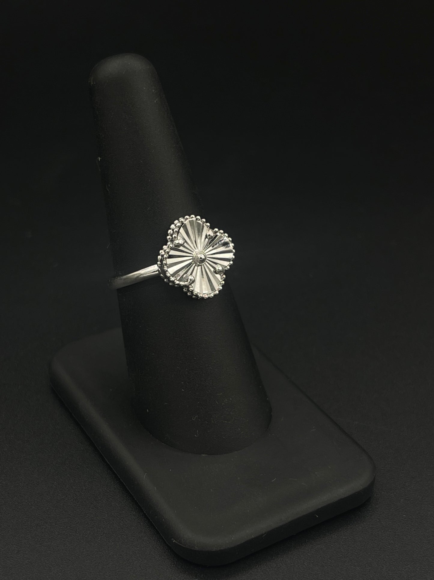 WHITE CLOVER RING