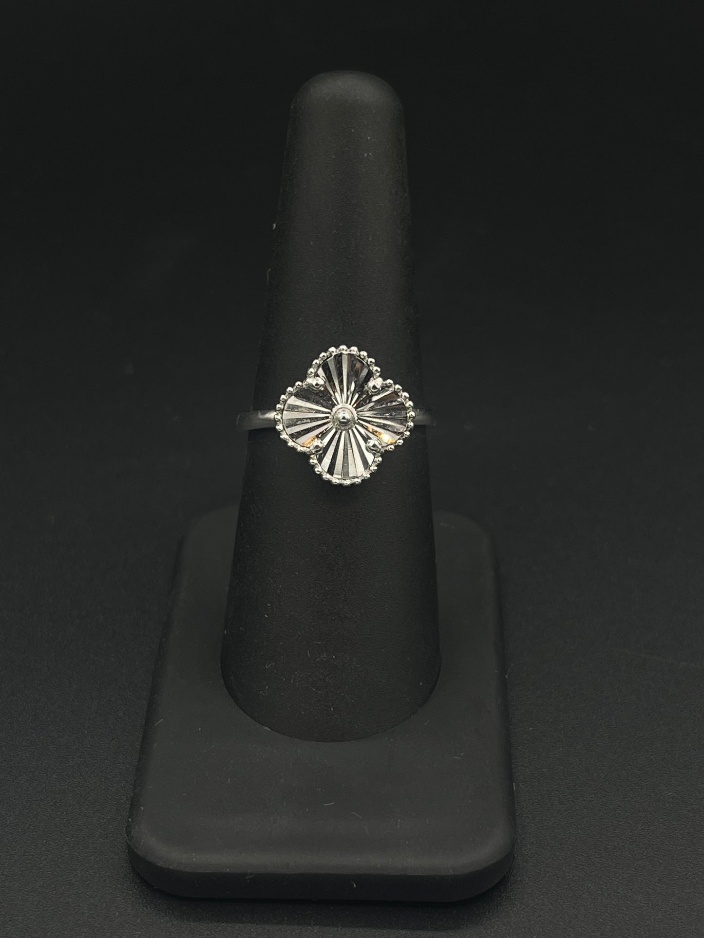 WHITE CLOVER RING