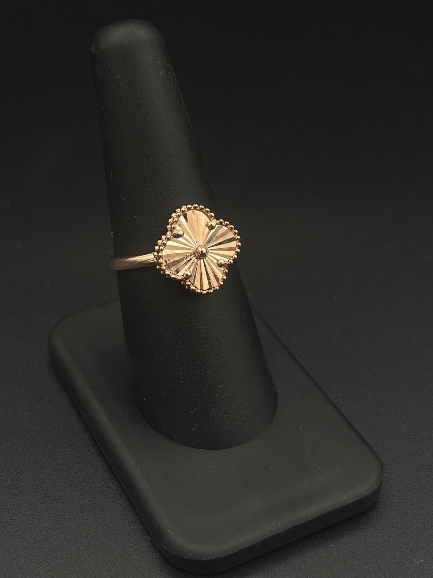 ROSE CLOVER RING